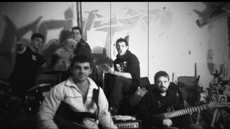 Concierto de Monsters YuYu en Lombera en Los Corrales de Buelna