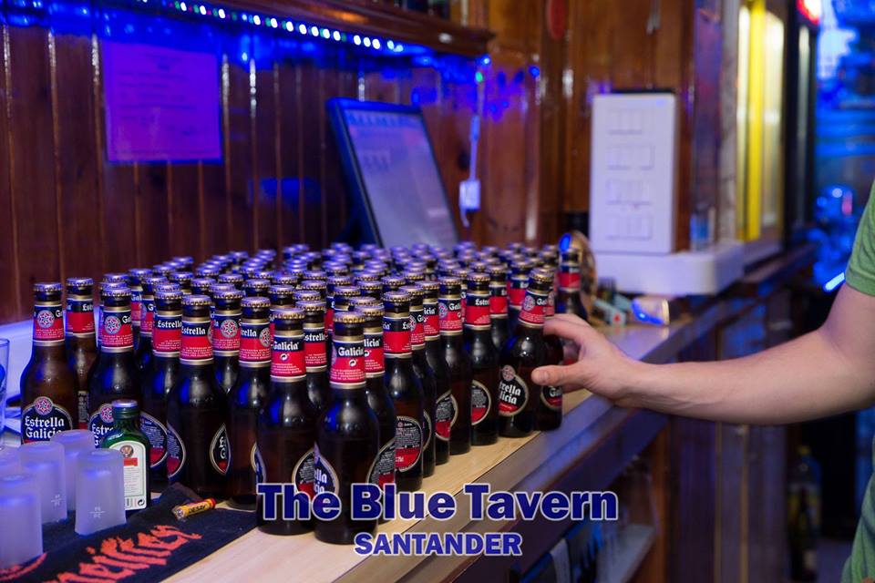 Barra libre y parrillada gratis en el Blue Tavern en Santander