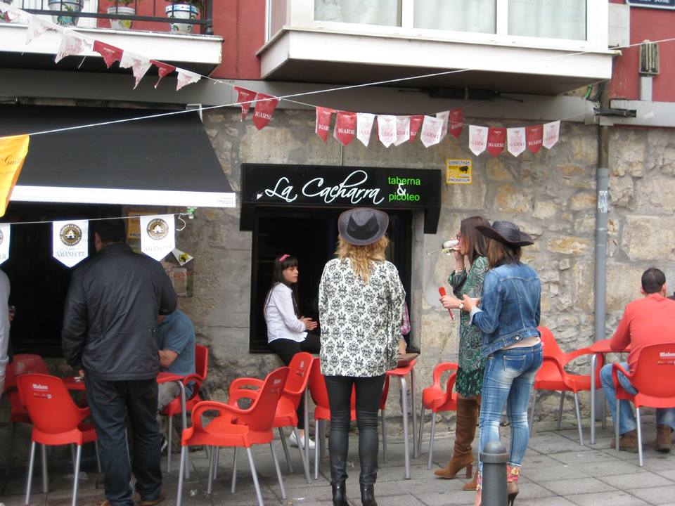 Concierto del Duo Taman en La Cacharra de Astillero