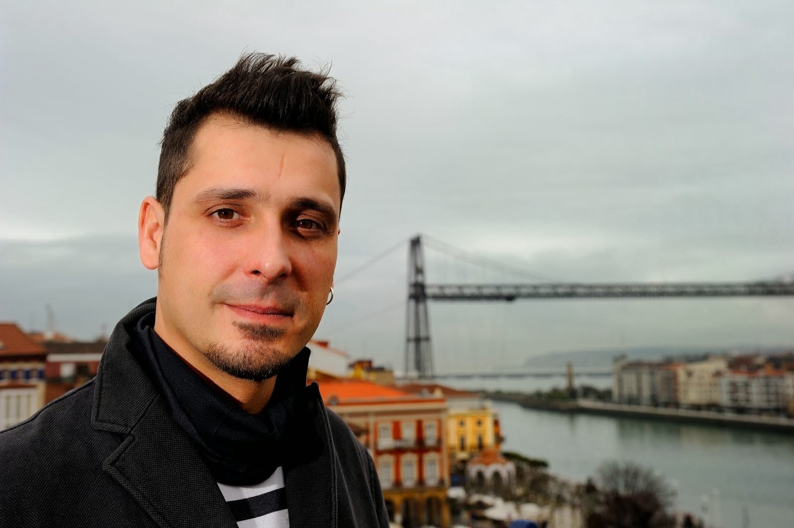 Presentacion de Poemario en la Voragine en Santander