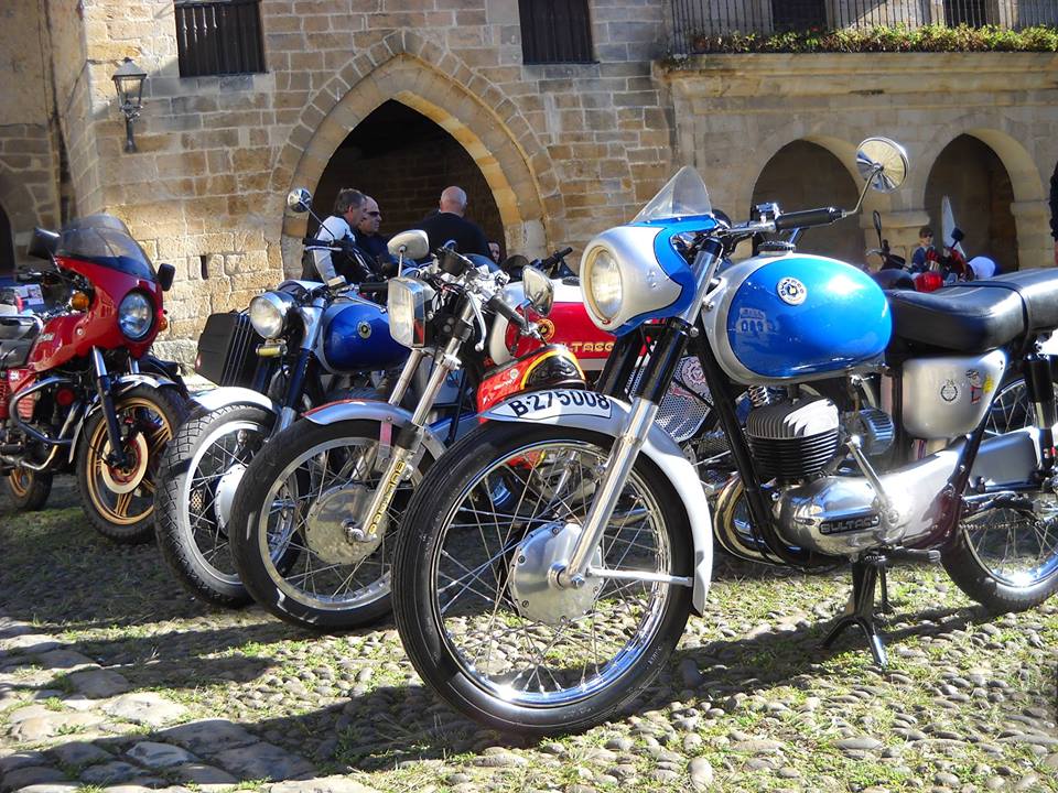 Salida en Moto Clásica desde Tanos