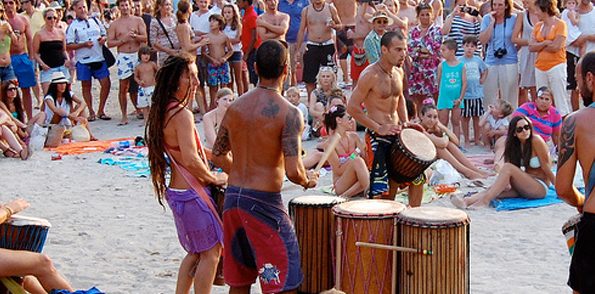 Fiesta de Tambores en la Playa de Somocuevas