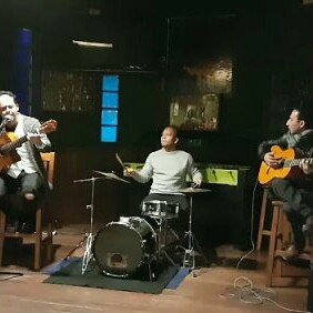 Concierto de Antonio Borja en el Charles Tavern de Vargas