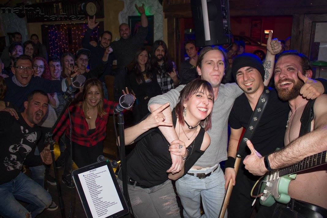 Concierto de Groove Lovers en Charles Tavern de Vargas