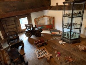 Juguetes en la casa de las doñas