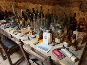 Botica y medicamentos